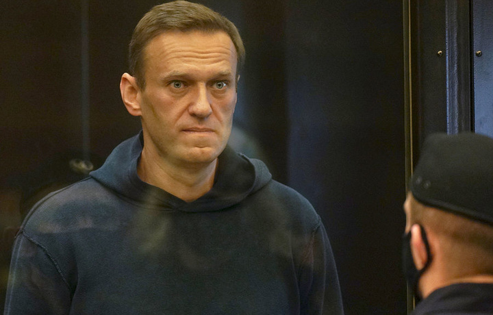 Суд приговорил Навального к 9 годам колонии со штрафом в 1,2 млн рублей.