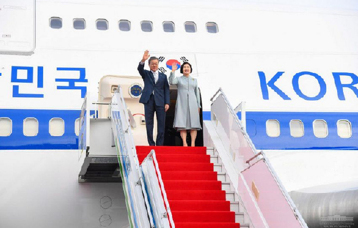 Президент Южной Кореи прибыл в Ташкент