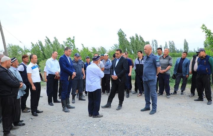 Farg‘ona hokimi 50 yil oldin qurilgan maktabga bordi