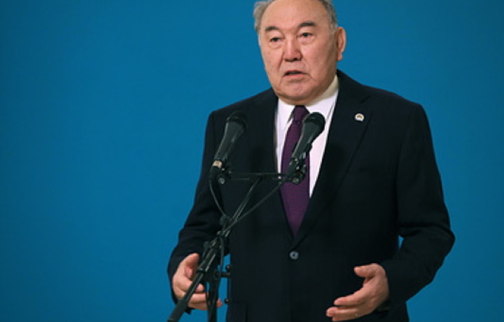 Назарбаев попросил прощения у казахстанцев