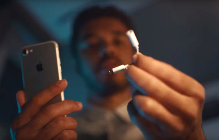 Samsung три месяца троллила Apple, а со своим флагманом Galaxy S21 сделает так же