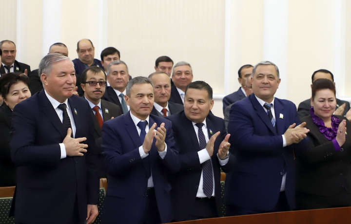Xorazm viloyati hokimi ham o‘z lavozimida qoldi