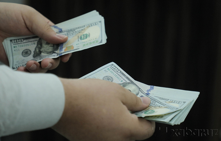 Banklar va jismoniy shaxslar tomonidan valyuta sotish hajmi keskin oshdi