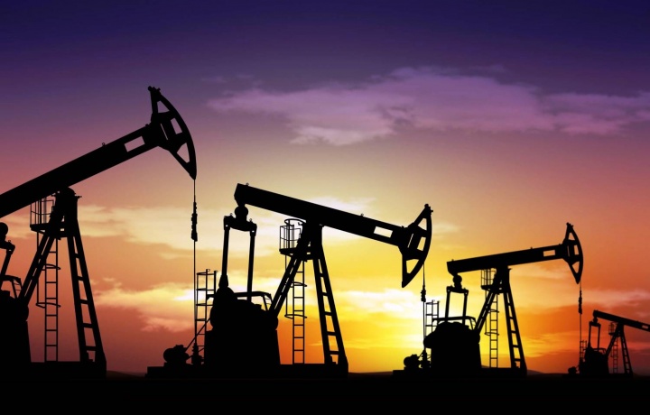 Бош вазир Қашқадарёда янги очилган 8 та нефть конини бориб кўрди