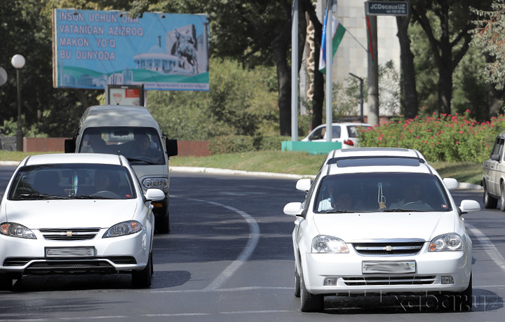 Ўтган йилга нисбатан енгил автомобиллар сотуви 1,4 бараварга пасайган