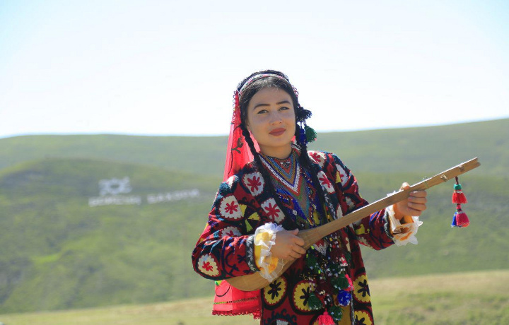 Baxshichilik san’ati festivalining yagona ayol ishtirokchisi Surxondaryodan ishtirok etadi