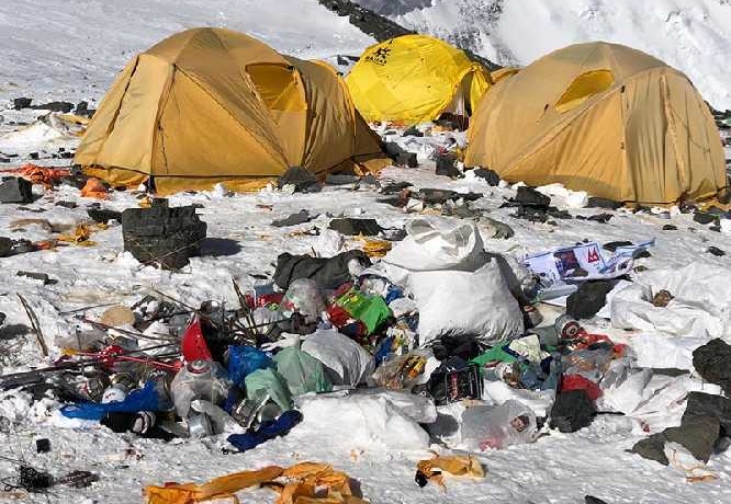 Everest «yer yuzidagi eng baland chiqindilar poligoni» (foto)