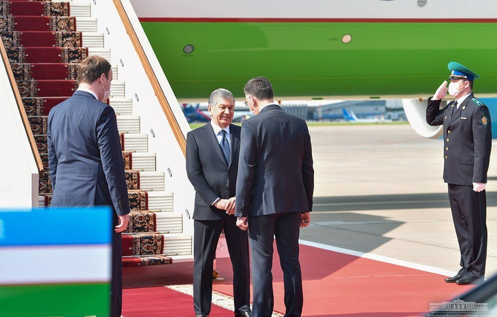 Shavkat Mirziyoyev Moskvaga yetib bordi (foto)