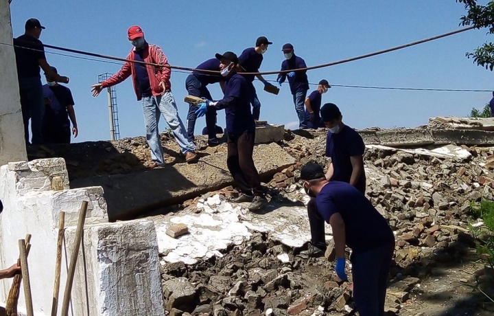 Sportchilar tabiiy ofat oqibatlarini bartaraf etishga ko‘maklashmoqda (foto)