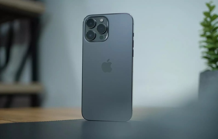 iPhone 14 Pro Max разгромил лучший смартфон Samsung по автономности при меньшей ёмкости аккумулятора