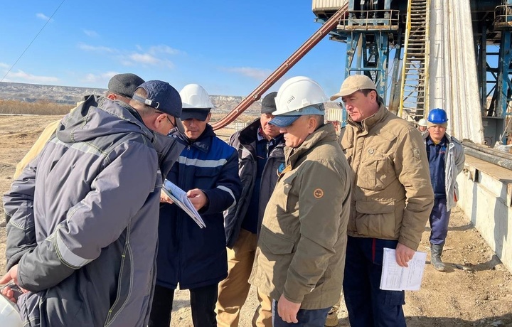 «Узбекнефтегаз»: Члены «Рабочей группы» изучают состояние геологоразведочных, буровых работ и добычи природного газа в Устюртском регионе