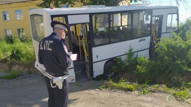 Rossiyada tormozi ishdan chiqqan avtobus o‘nlab piyodani bosib ketdi