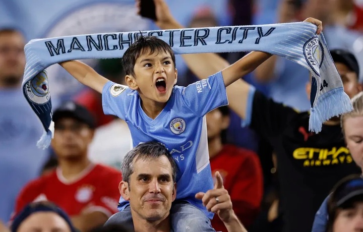 «Манчестер Сити» создает «умный» шарф для футбольных фанатов (фото)