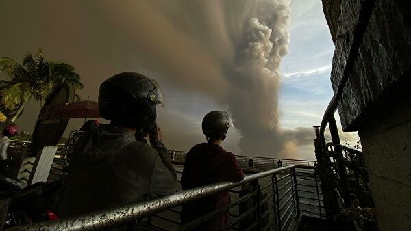 Из-за вулкана на Филиппинах эвакуируют 160 тысяч человек