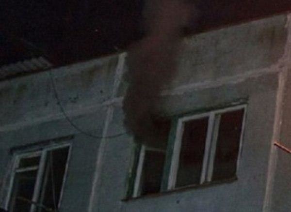 В городе Карши из горящей квартиры спасли мужчину, находящегося без сознания