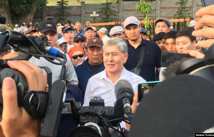 Atambayev sobiq prezident unvonidan mahrum qilindi va so‘roqqa chaqirildi