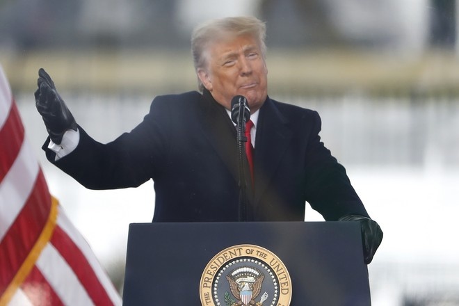 СМИ: в правительстве США обсуждают досрочную отставку Трампа