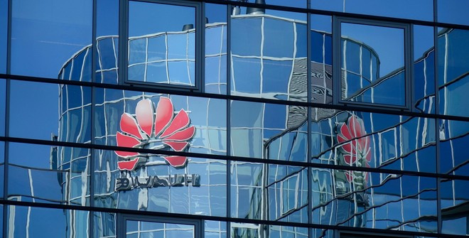Трамп откладывает принятие решения по Huawei