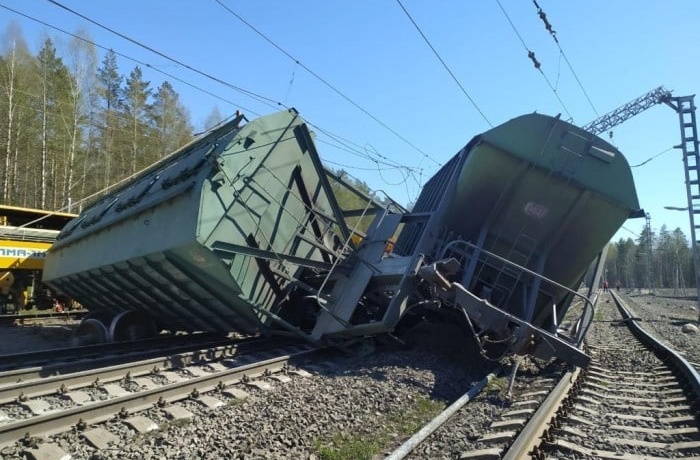 Qozog‘istonda g‘alla ortilgan 19 vagon relsdan chiqib ketdi