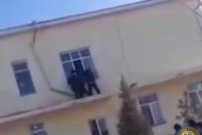 Psixiatr qabuliga olib kelingan fuqaro o‘zini ikkinchi qavatdan tashlamoqchi bo‘ldi