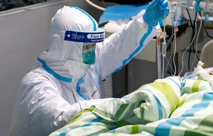 В Намангане 72-летняя женщина, у которой был подтвержден коронавирус, скончалась от инфаркта миокарда