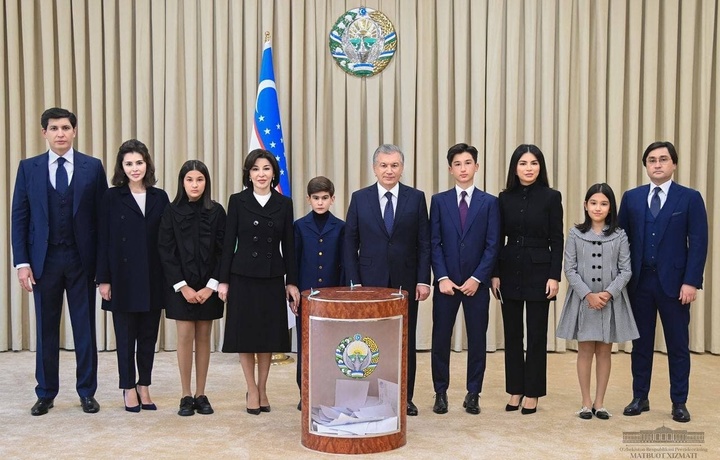 Shavkat Mirziyoyev va oila a’zolari saylovda ovoz berishdi