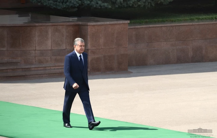 Шавкат Мирзиёев отправился в Туркменистан