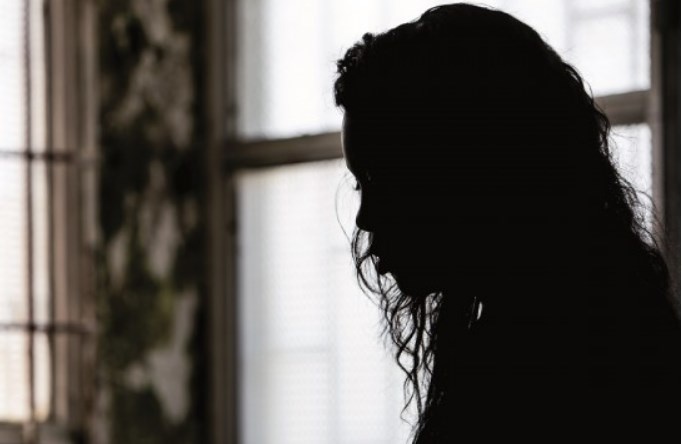 «Пять тысяч сумов может стоить жизнь молодой женщины» — Саида Мирзиёева о безнаказанности насилия над женщинами