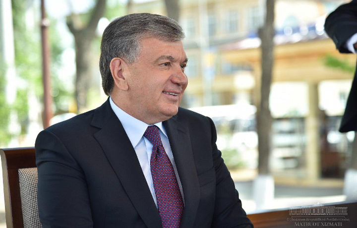 Shavkat Mirziyoyev sirdaryolik ijodkorlar bilan uchrashdi