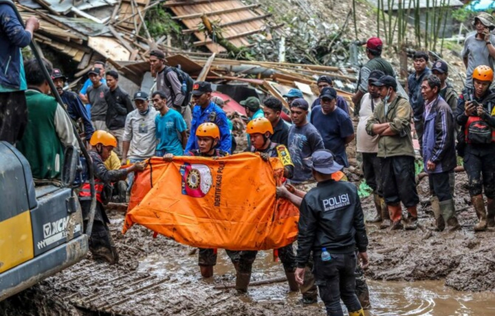 Indoneziyada toshqinlar va ko‘chkilar 27 kishining o‘limiga sabab bo‘ldi