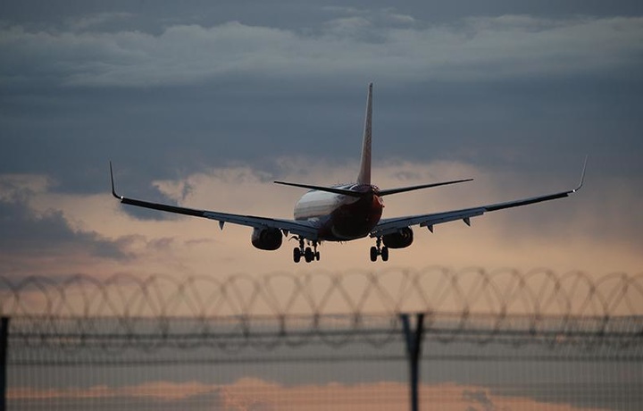 В Италии у Boeing 747 отвалилось колесо после взлета (видео)