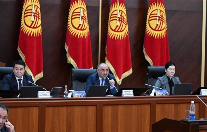 Парламент Кыргызстана принял законопроект об изменении флага