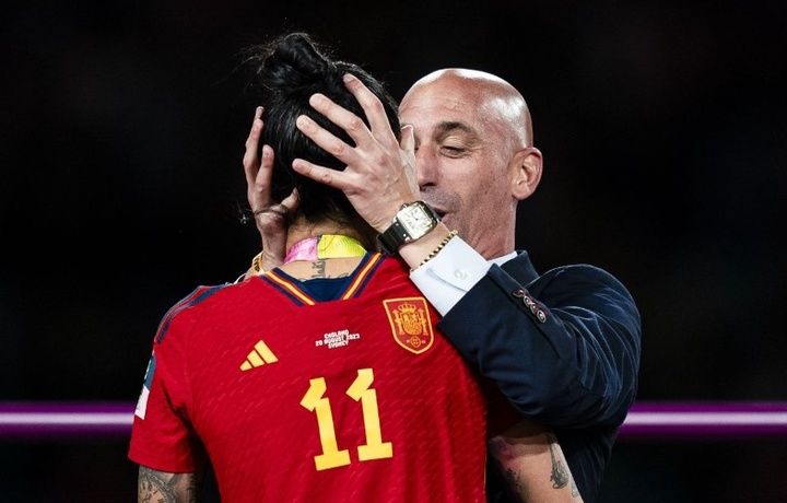 FIFA nojo‘ya harakati uchun Ispaniya futboli rahbarini diskvalifikatsiya qildi