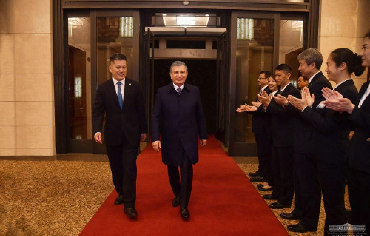 Шавкат Мирзиёев прибыл в Пекин