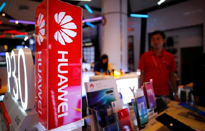 Huawei обещает полный возврат денег, если Google Play и Facebook перестанут работать на текущих устройствах