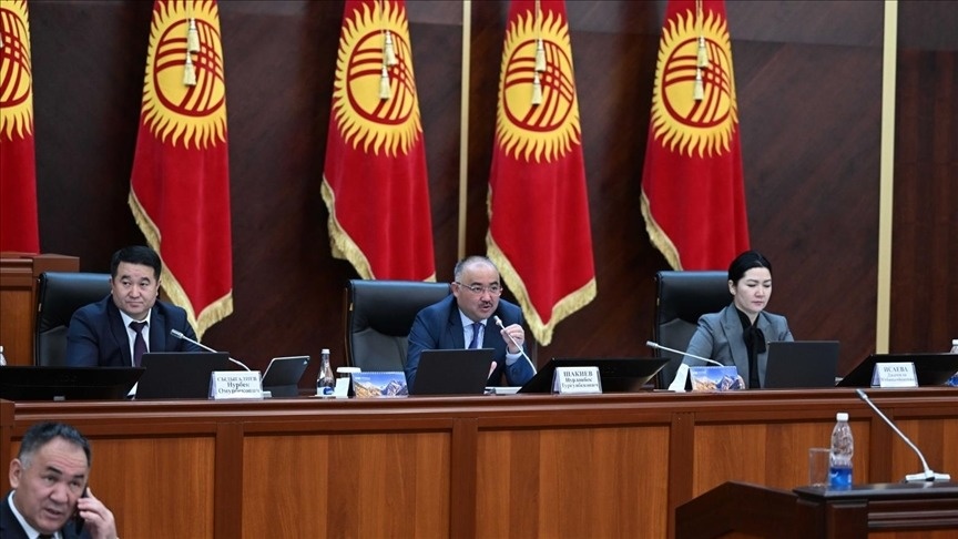 Парламент Кыргызстана принял законопроект об изменении флага