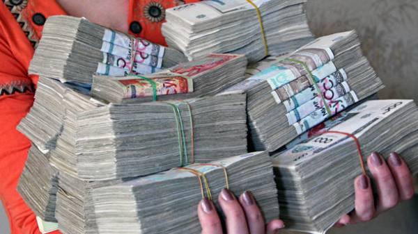 Жиззахлик аёл эри ва куёвини ишли қилиш учун фирибгарга 590 миллион сўм берди