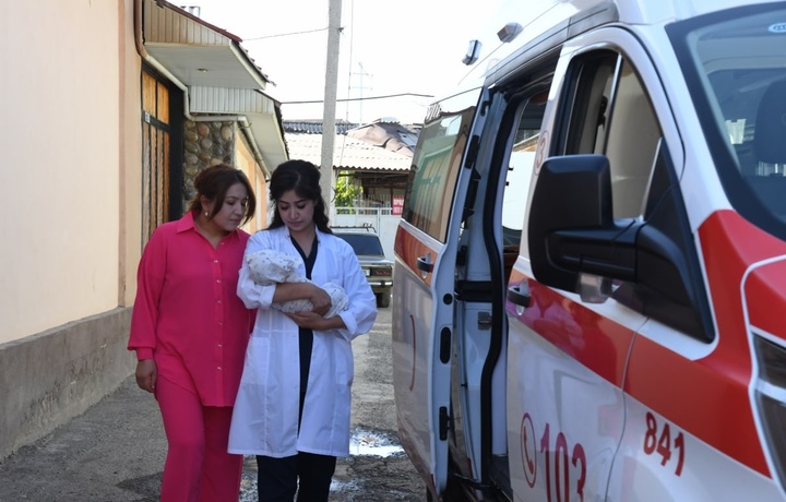 В Ташкенте с начала года в машине скорой помощи родились три младенца