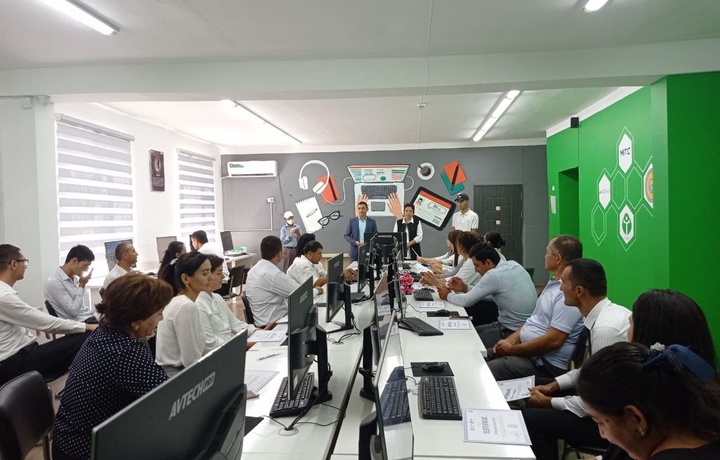Informatika o‘qituvchilariga sertifikatlar topshirildi