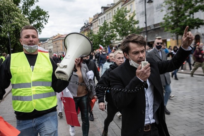 Жители Варшавы вышли на митинг против законов о самоизоляции