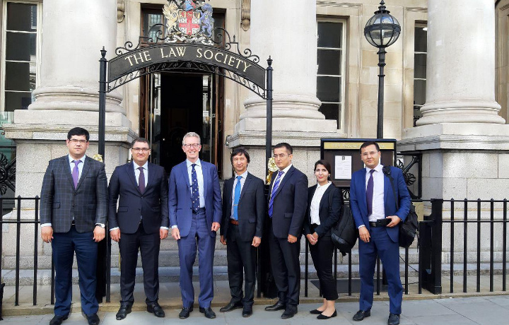 Adliya vaziri Buyuk Britaniya mutaxassislari bilan «Navoiy» EIZ hududida ingliz qonunchiligini joriy etish masalalarini muhokama qildi
