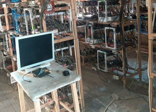 В Бухаре обнаружили, незаконно подключенную к электросети криптоферму