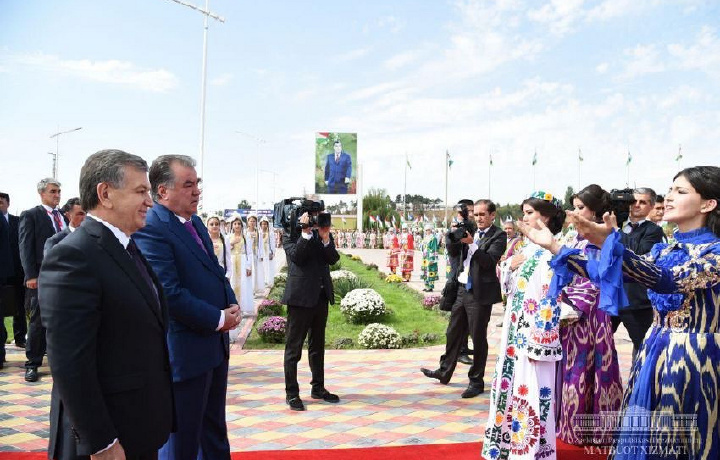 Турсунзодаликлар Шавкат Мирзиёевни тантана билан кутиб олди (фото)