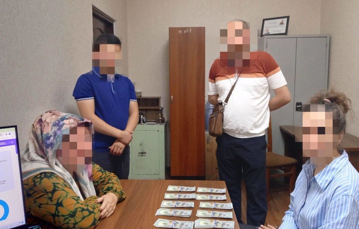 Buvi nabirasi uchun 10 ming dollar aliment to‘lab berdi