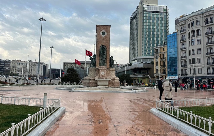 Istanbulga kelsangiz, Taqsim maydonini albatta tomosha qiling (foto)