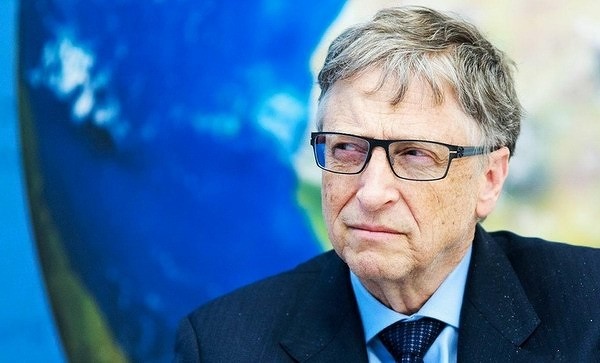 Билл Гейтс коронавирусни глобал миқёсда йўқ қиладиган ягона восита ҳақида гапирди