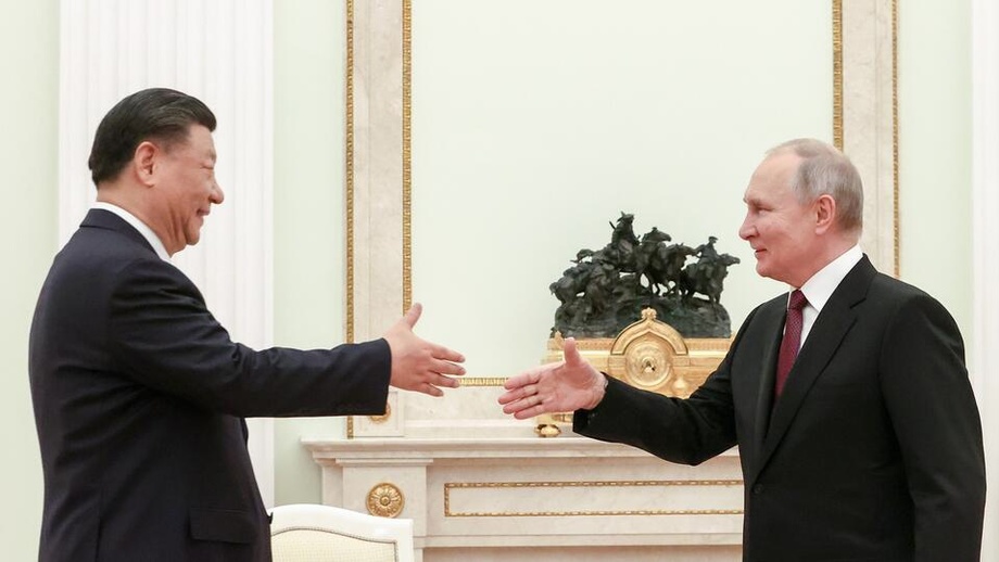 Путин Россия юанга ўтишга тайёрлигини маълум қилди