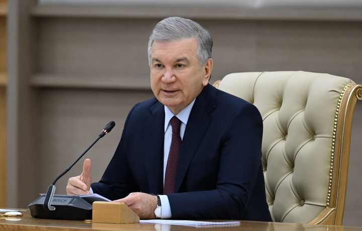 Шавкат Мирзиёев поручил усилить ответственность за допущение подростков к управлению автомобилем