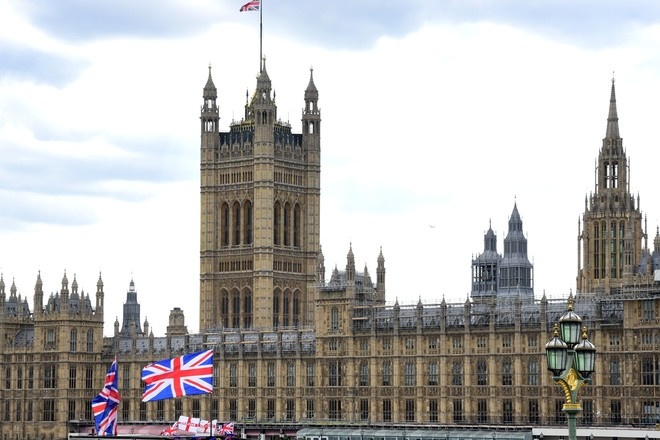 Госдолг Великобритании впервые за полвека превысил ВВП