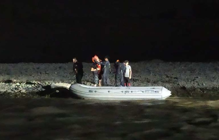 Сотрудники МЧС спасли трех подростков, которые не смогли выбраться с острова на реке Чирчик